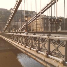 A Lánchíd mostani felújításához a híd- és a hídkandeláberek 1914-es megjelenését vették alapul