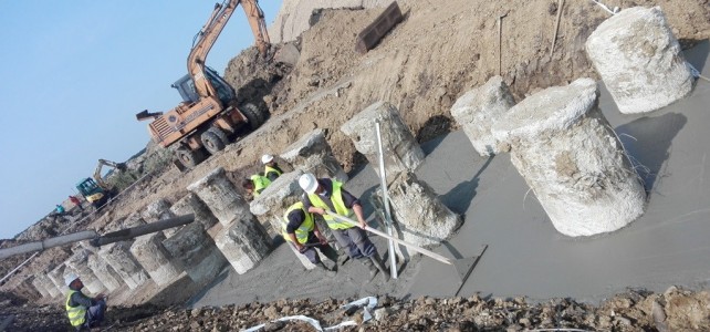 A-Híd: a cölöpalapozásnál tart a hídépítés az M4-esen